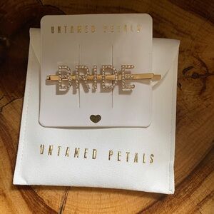 UNTAMED PETALS BY AMANDA JUDGE Crystal 'Bride' Hair Clip Wedding Bachelorette